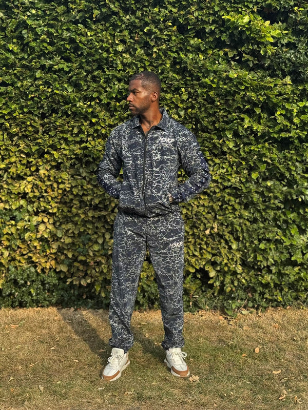MSKP Marble Effect Shell Tracksuit
Command attention with this premium marble-effect shell tracksuit  a refined fusion of modern artistry and elevated streetwear desMSKP Marble Effect Shell Tracksuit