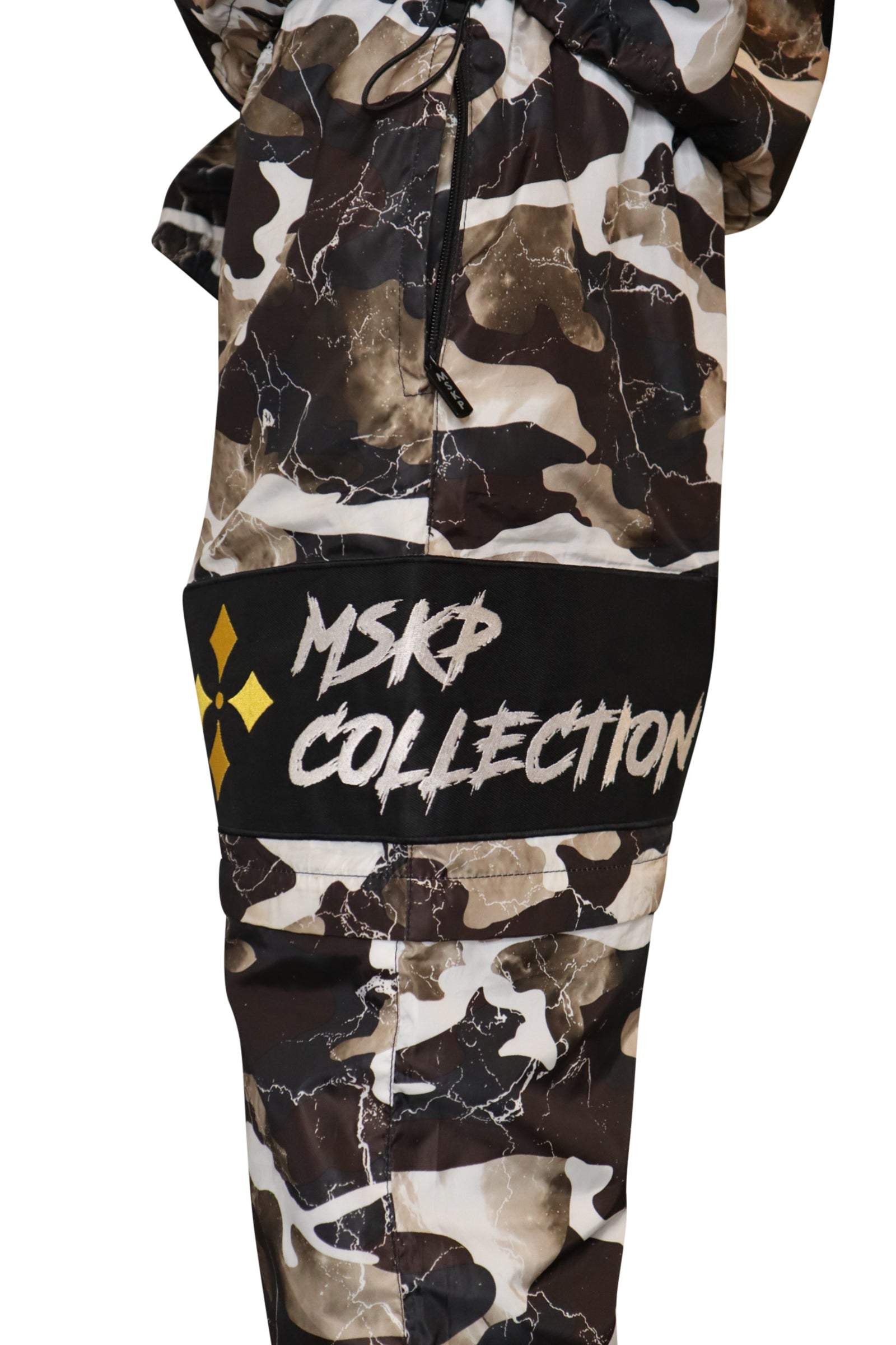 MSKP Luxury Camo Shell Tracksuit


 Experience elevated leisurewear with the MSKP refined tracksuit camo set — a statement ensemble crafted for individuals who move MSKP Luxury Camo Shell Tracksuit